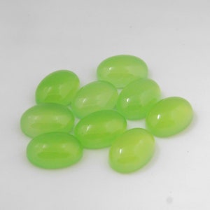 Apfelgrüner Chalcedon Glatte Cabochons Flache Rückseite Oval Verschiedene Größen 4x6mm bis 20x30mm. Lose Edelsteine Grüner Chalcedon Schmuck machen.