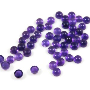 Cabochon d&#39;améthyste africaine naturelle de forme ronde taille de 3 x 3 mm à 15 x 15 mm fabrication de bijoux en améthyste violette
