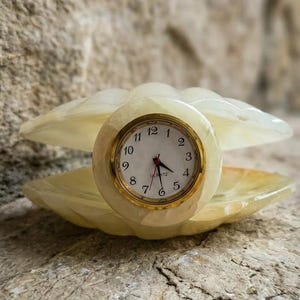 Shell-Shaped Onyx Desk Clock - Natural Stone Timepiece for Coastal Office Decor & Professional Workspace
