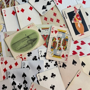 40 vintage playing cards / Random selection / Perfect for trading, collages, ephemera, decorating, gifts, crafts, game night