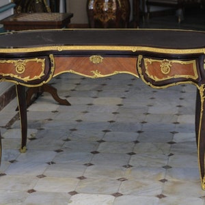 Louis XV Kidney Shape Traditional Writing Desk
