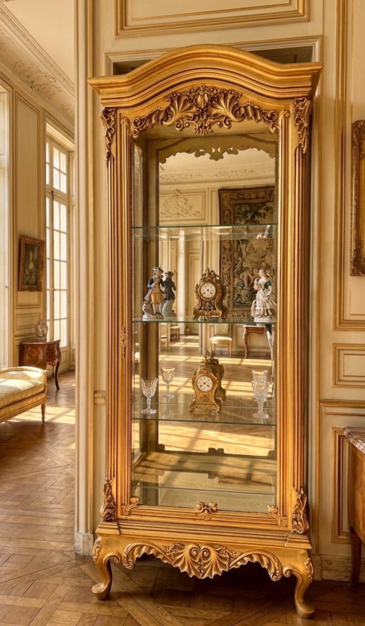 Gold Leaf Display Curio Cabinet Baroque Vintage Vitrine Showcase