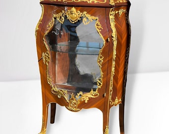 Louis XV Style display cabinet with Gilded bronze