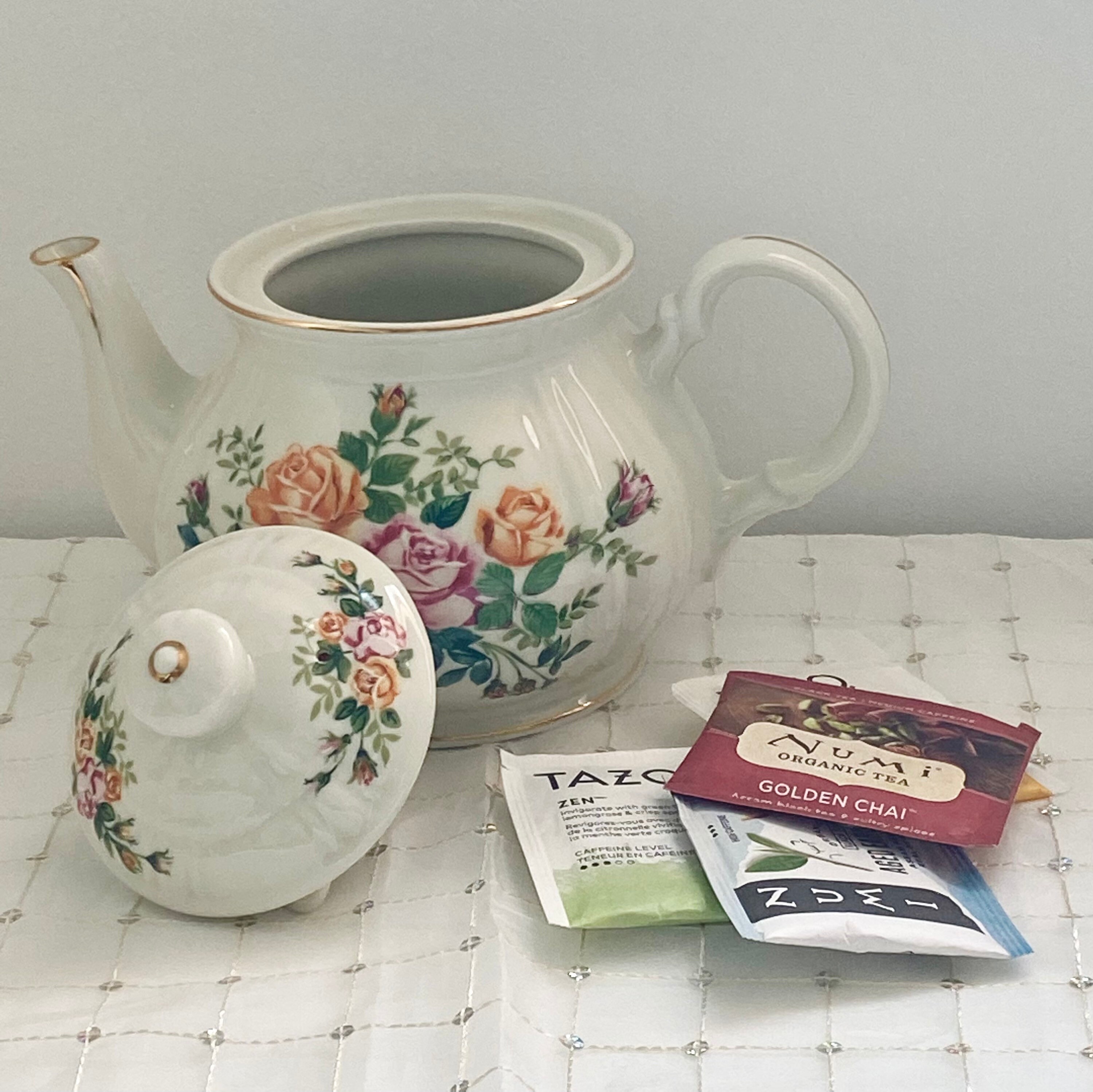 Vintageteapot by Robinson Design Group 1989 Made in Japan, off White