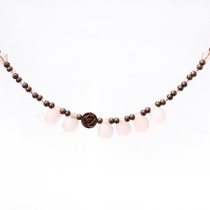 EN VACANCES, collier décentré, breloques en forme de larme en verre dépoli rose, rose en cuivre hématite, collier fin, bijoux artisanaux uniques image 8