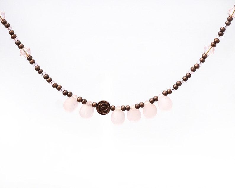 EN VACANCES, collier décentré, breloques en forme de larme en verre dépoli rose, rose en cuivre hématite, collier fin, bijoux artisanaux uniques image 8