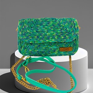 Sac à bandoulière en raphia Sac à bandoulière en paille à rabat moyen Pochette repliable de couleur vert écume de mer Entièrement doublé Sac élégant pour femme Cadeau pour elle