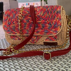 Pochette artisanale en raphia Entièrement doublée Sac de soirée festive fait main au crochet pour femme Sac à main avec bandoulière amovible Cadeau pour elle Sac OOAK