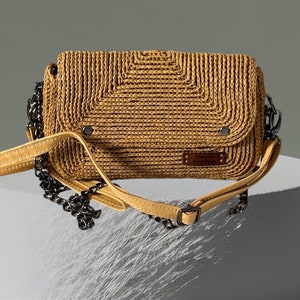 Sac à bandoulière en raphia Sac à main à rabat fait main de couleur camel Sac à main de luxe en paille Pochette avec chaîne Petite cartable Sac à main bohème entièrement doublé Cadeau pour femme