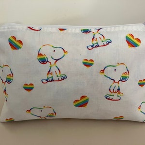 Make-uptasje regenboog cartoon hond