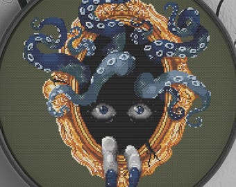 Digitales PDF-Kreuzstichmuster „Die Schrecken dauern an“ – Tentakel-Kryptid-Kreuzstichvorlage – Lovecraft-inspiriertes Monster-Oktopus-Design