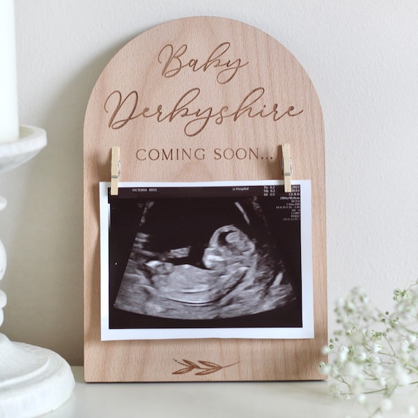 Personalised Pregnancy Announcement Sign | Wooden Due Date Plaque l Engraved Baby Scan Frame | Social Media Photo Prop Disc | Pregnancy Gift