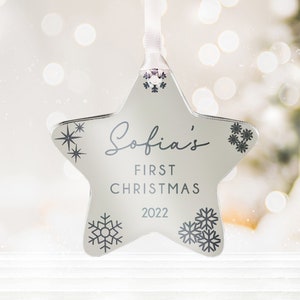 Adorno de árbol de estrella de Navidad grabado personalizado para el primer bebé / Decoración de regalo de adorno navideño de recuerdo / Placa con el nombre del bebé grabado