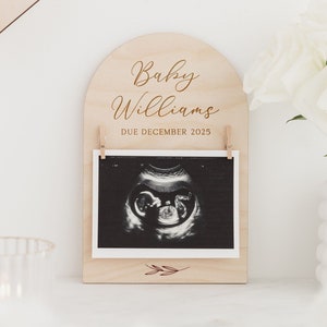 Personalised Pregnancy Announcement Sign | Wooden Due Date Plaque l Engraved Baby Scan Frame | Social Media Photo Prop Disc | Pregnancy Gift