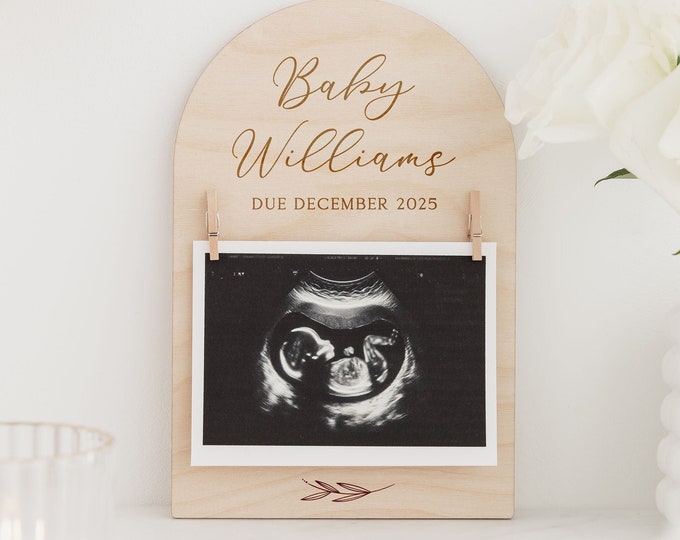 Personalised Pregnancy Announcement Sign | Wooden Due Date Plaque l Engraved Baby Scan Frame | Social Media Photo Prop Disc | Pregnancy Gift