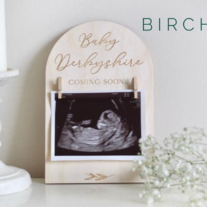 Personalised Pregnancy Announcement Sign Wooden Due Date Plaque l Engraved Baby Scan Frame Social Media Photo Prop Disc Pregnancy Gift Birch