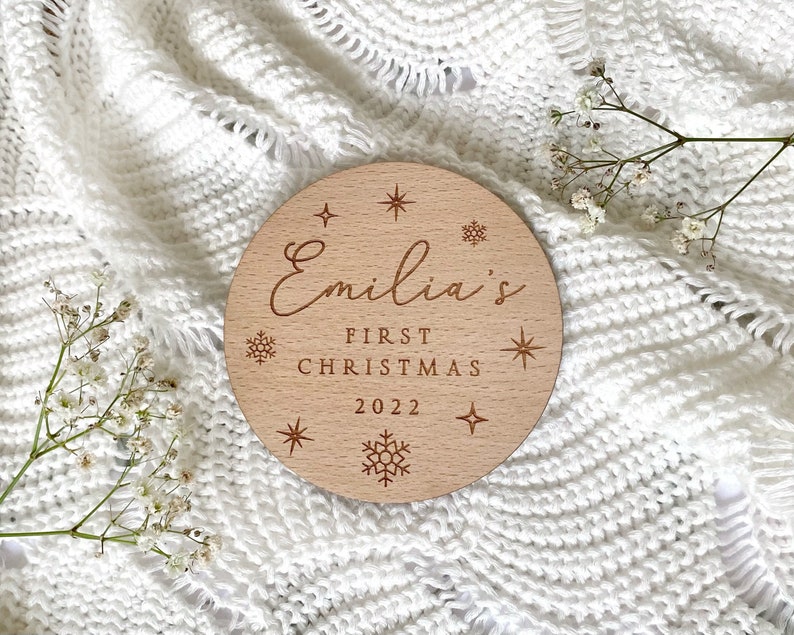 Personalised Engraved Baby's First Christmas Name Plaque | Keepsake Bauble Gift Decoration | Wooden Baby Gift | Social Media Photo Prop Disc 