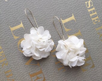 White Flower Earrings, Minimal Bridal Jewelry, Boho Wedding Drop Earrings, Silver Jewellery, Preserved Real Hydrangea Everlasting Flowers UK