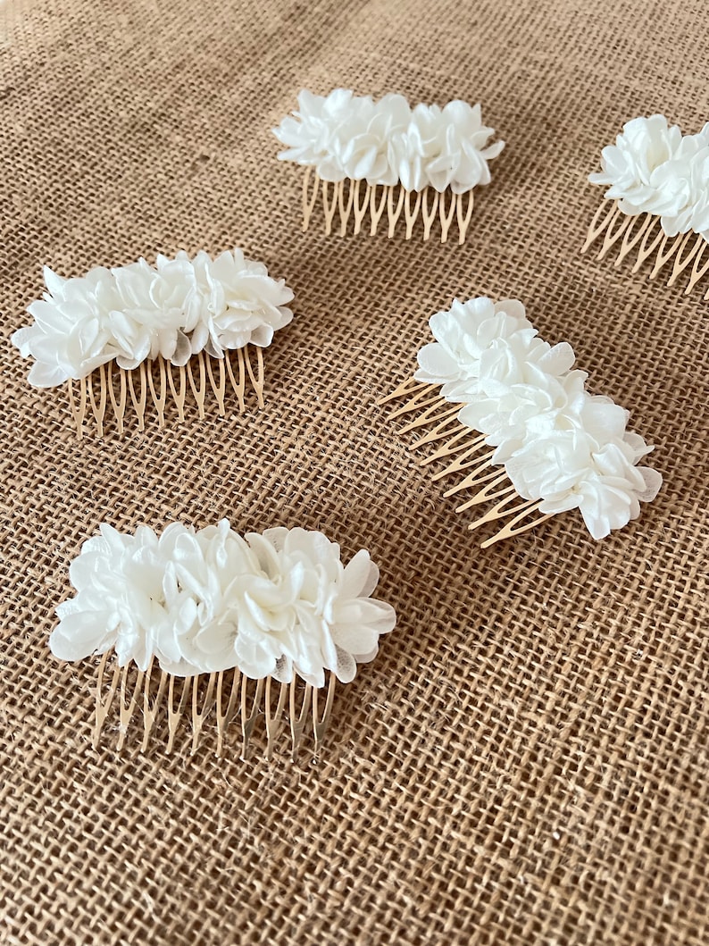 Bridal White Flower Comb, Minimalist Wedding Hair Pins, Boho Bridal Hair Accessories, Handmade Dried Flower Hair Piece Ivory Cream image 2