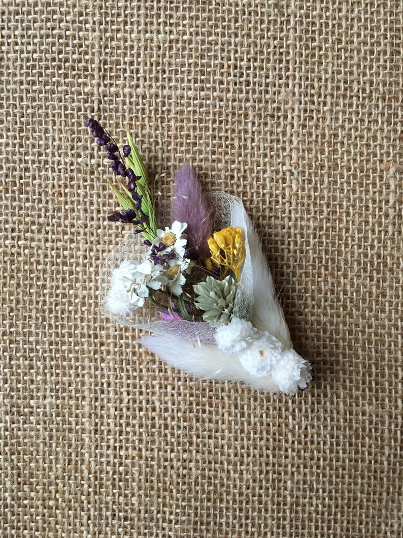 Handmade Flower Hair Clip UK, Pastel Floral Hair Clip, Dried Flower Ivory Hair Piece, Bohemian Bridal Hair Accessories, Unique Design Gift imagem 1