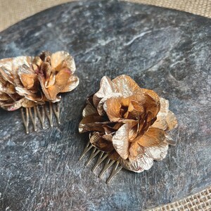 Bridal Gold Mini Flower Comb, Minimalist Wedding Floral Hair Comb, Boho Bridal Hair Accessories, Handmade Dried Flower Hair Piece image 8