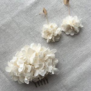 Boho Bridal Ivory Floral Wedding Headpiece, Off White Dried Flower Hair Accessory for Brides, Minimalist Simple Flower Hair Comb