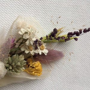 Handmade Flower Hair Clip UK, Pastel Floral Hair Clip, Dried Flower Ivory Hair Piece, Bohemian Bridal Hair Accessories, Unique Design Gift imagem 6