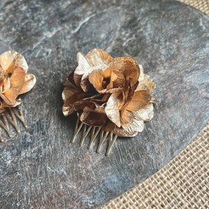 Bridal Gold Mini Flower Comb, Minimalist Wedding Floral Hair Comb, Boho Bridal Hair Accessories, Handmade Dried Flower Hair Piece image 7
