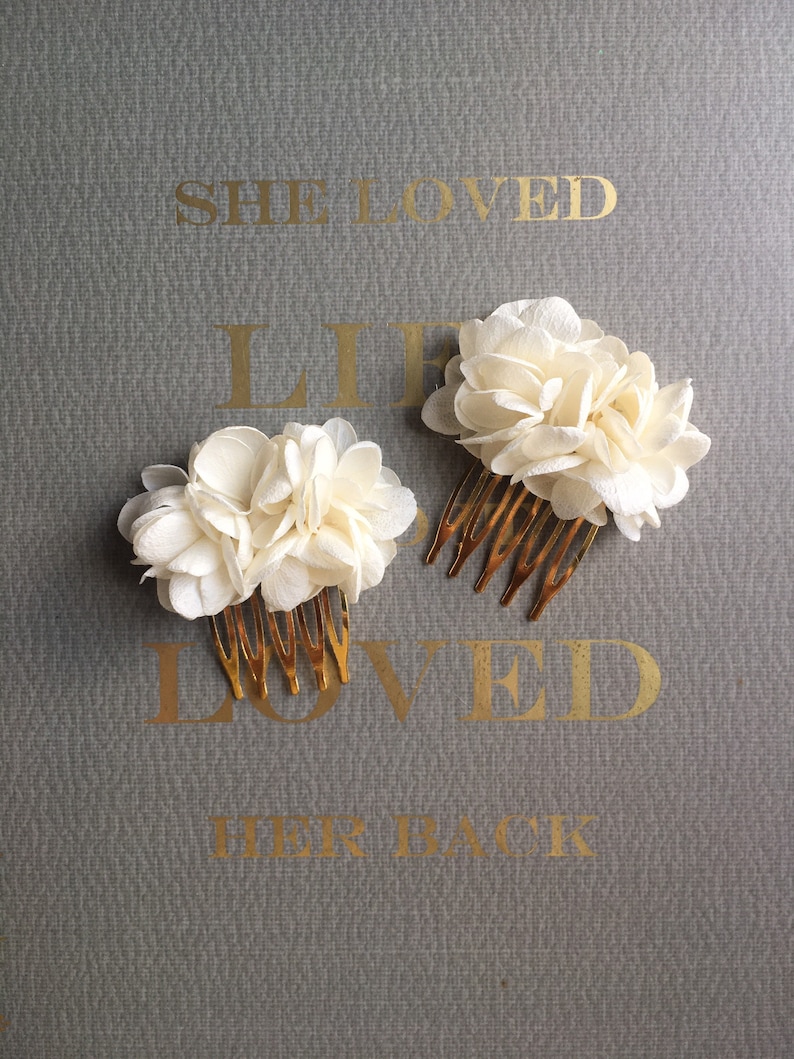 Bridal White Flower Comb, Minimalist Wedding Hair Pins, Boho Bridal Hair Accessories, Handmade Dried Flower Hair Piece Ivory Cream image 1