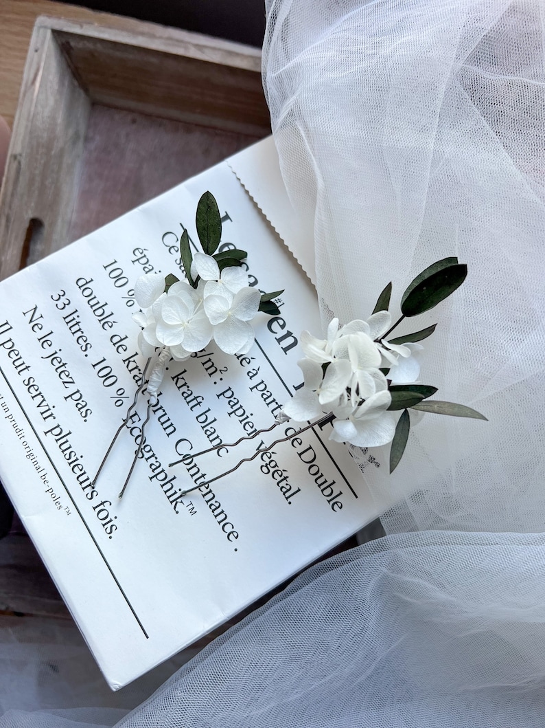 White and Green Dried Flower Hair Pins, Minimal Bridal Hair Pins, Ivory Floral Eucalyptus Greenery Hair Accessories, Classic Bride Hair Pick image 9