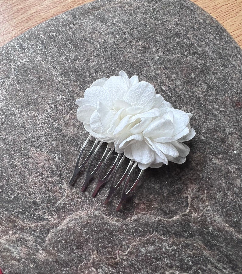 Bridal White Flower Comb, Minimalist Wedding Hair Pins, Boho Bridal Hair Accessories, Handmade Dried Flower Hair Piece Ivory Cream image 5