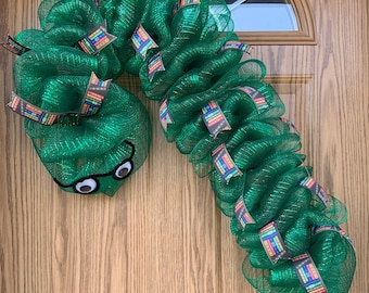 Bookworm Wreath: Teacher Librarian Gift