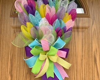 Tulip Bouquet Wreath: Spring Floral Home Decor
