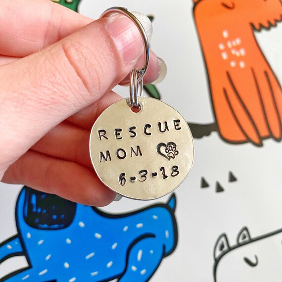 Customizable Rescue Dog Mom or Dog Dad Keychain - Custom Dog Keychain - Gifts for Dog Lovers - Dog Owner Animal Lover Gift