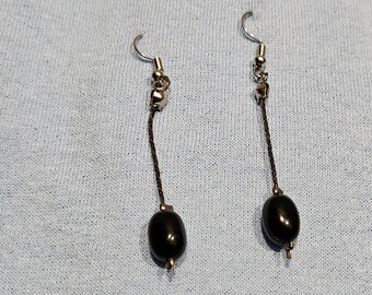 Pendientes colgantes de cuentas negras