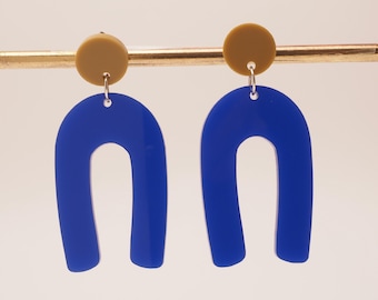 Future Me navy blue arch fun-shaped earrings