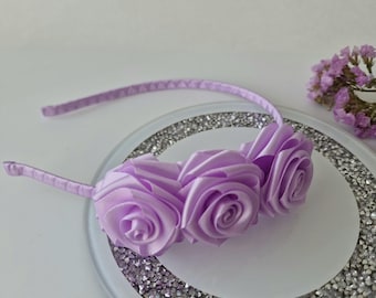 Faixa de cabeça feita à mão em cetim lilás e rosa: acessório para cabelo de florista