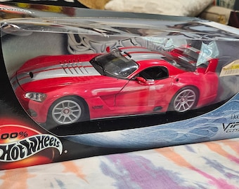 Vintage 100% HOT WHEELS Vintage Red Dodge Viper GTS R Die Cast Mattel 2000