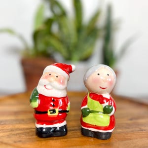 Vintage Santa and Mrs. Claus Salt and Pepper Shakers – 2.5” Tall
