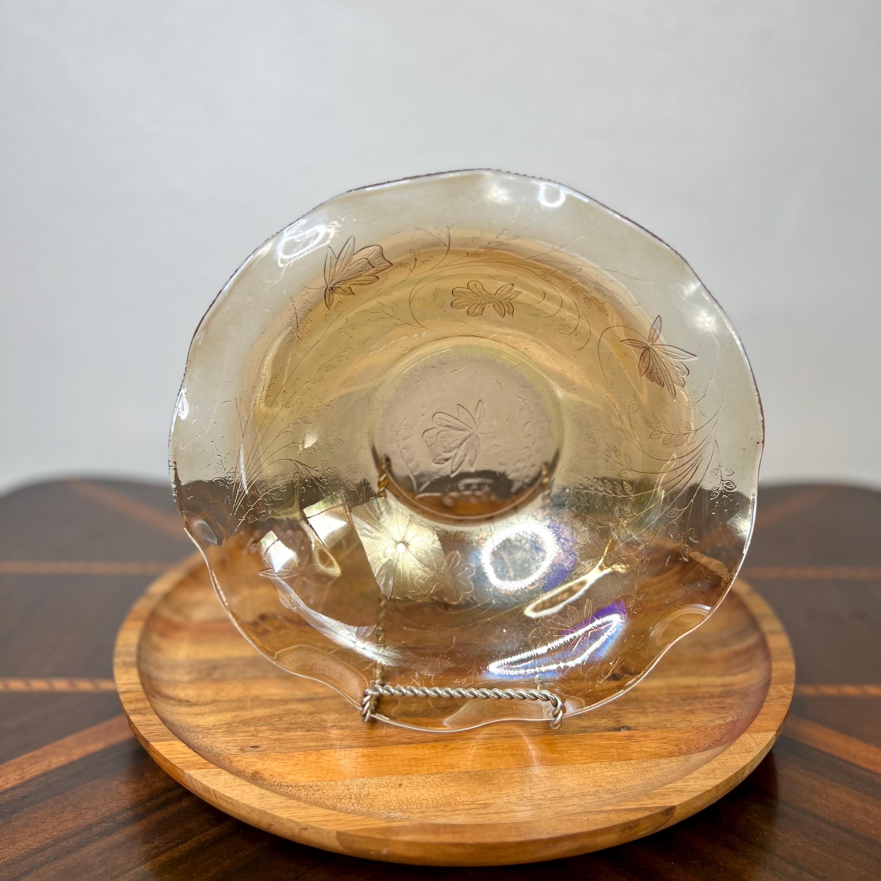 ジャネット作、虹色に輝くカーニバルガラスのルイザボウル - Etsy 日本