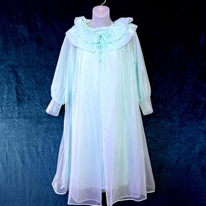 Vintage Nightgown & Robe –Size Small (10–12)