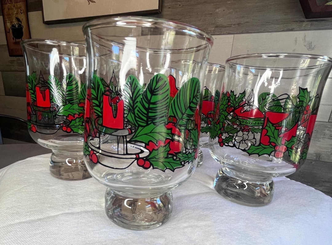 Vintage Christmas Drinking Glassesnull