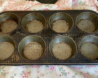 Cupcake Muffin Tin Metal Vintage