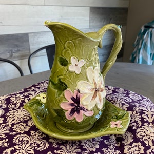 Vintage Saftkrug und Schüssel von Napcoware, handbemalt mit lila Blumen