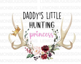 Princesa Cazadora de Papá PNG: Diseño Floral con Astas de Ciervo (Descarga Digital)