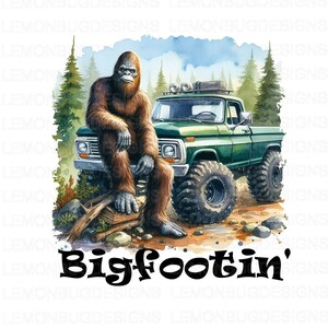 Op de afbeelding: Een aquarel-illustratie van Bigfoot die op een boomstam zit naast een groene pick-up truck in een bosrijke omgeving. De tekst "Bigfootin'" staat onder de afbeelding.