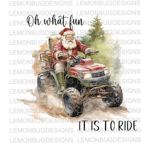 Puede incluir: Santa Claus, con un traje rojo y barba blanca, conduce un ATV a través de un bosque nevado. El texto "Oh what fun it is to ride" está escrito en la imagen.