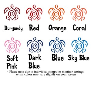 Puede incluir: Una tabla de colores con ocho iconos de tortugas estilizadas en burdeos, rojo, naranja, coral, rosa suave, azul oscuro, azul y azul cielo. Cada icono incluye el nombre del color impreso debajo, adem&aacute;s de un aviso sobre la configuraci&oacute;n del monitor.
