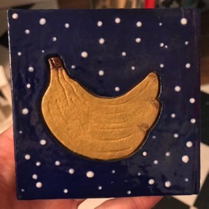 Handmade Bananas Fruit 4x4 Ceramic tile. Hand Painted. Can be used in a backsplash or displayed on table.