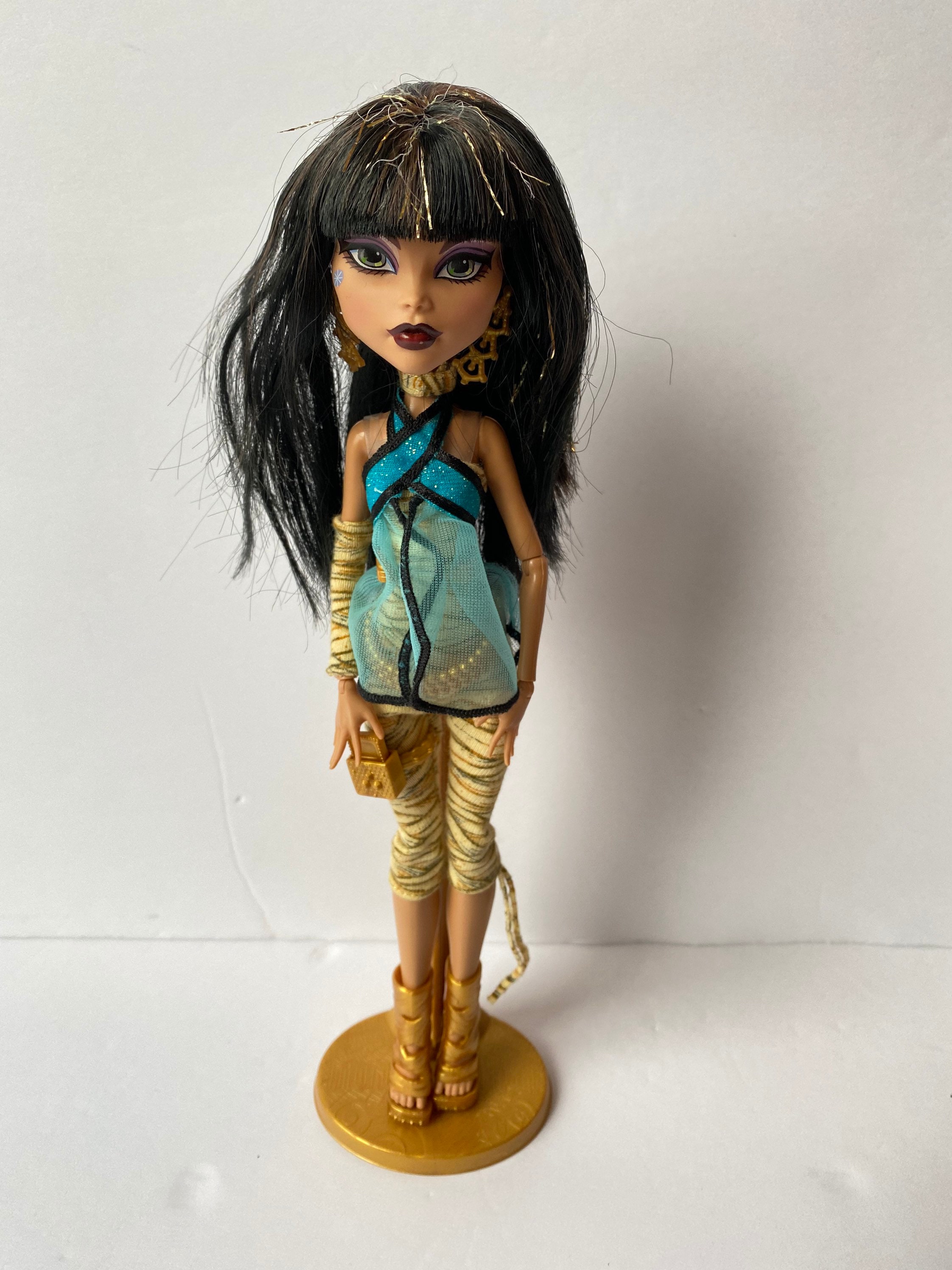 Monster High Doll, Cleo De Nile with Accessories and Pet Dog, Posable  Fashion Doll with Blue Streaked Hair